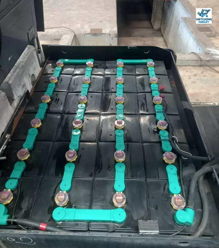 Vệ sinh bình điện sạch sẽ