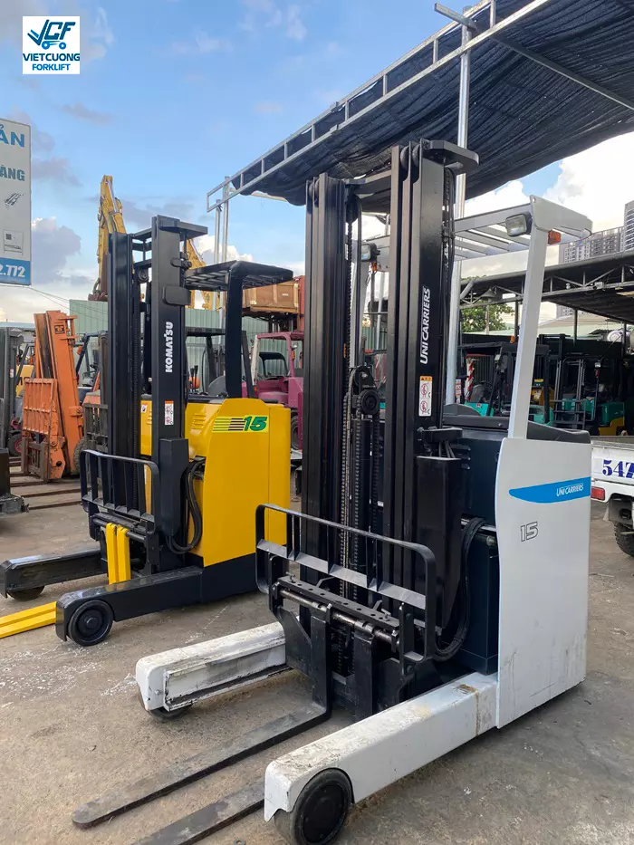 Xe nâng điện đứng lái tại Bình Dương