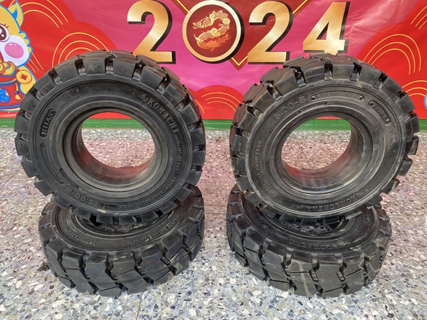 Vỏ đặc xe nâng là như thế nào?
