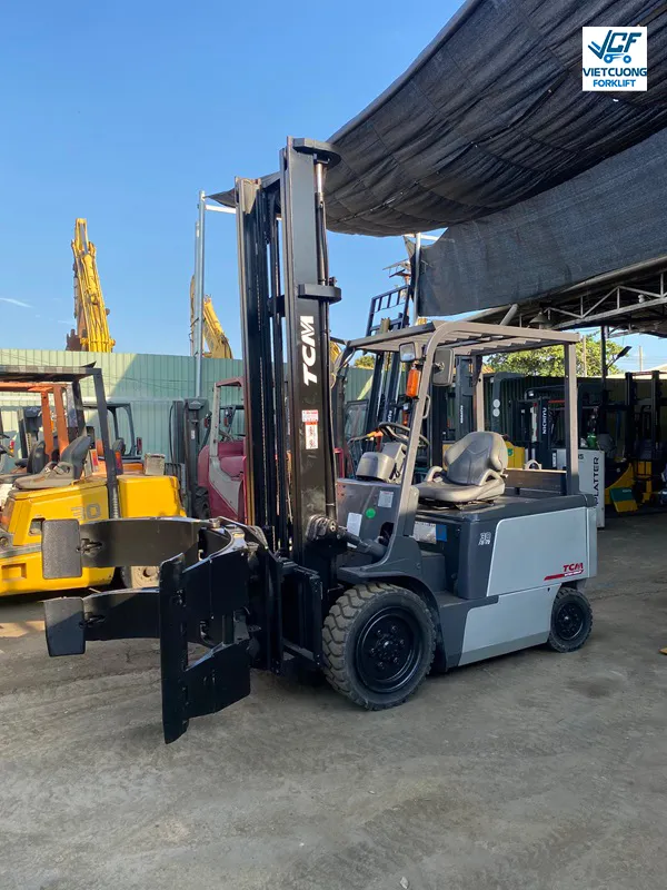 Xe nâng kẹp cuộn giấy 3 tấn