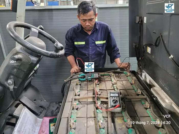 Cách bảo quản bảo dưỡng bình ắc quy xe nâng