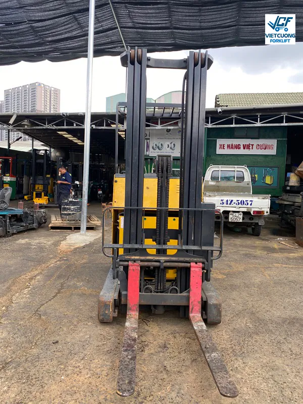 Mot so dac diem noi bat cua Komatsu FB18RS-12