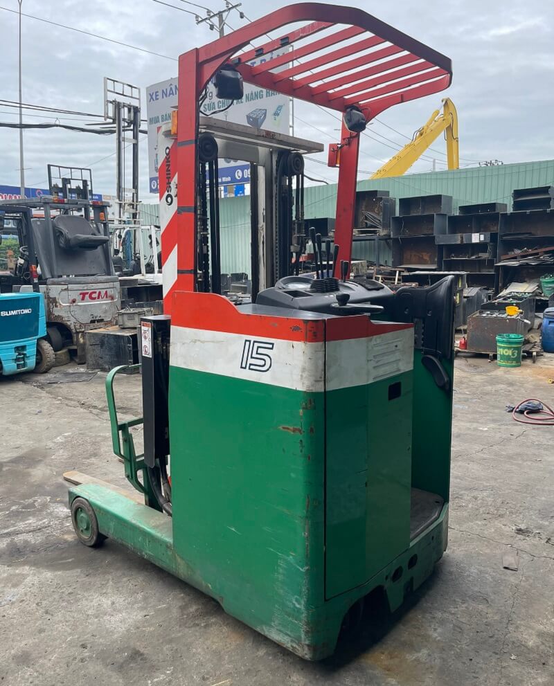 Người lái xe nâng cần đúng cách