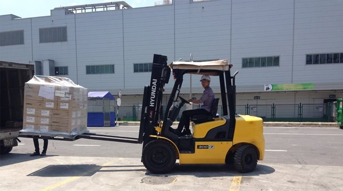 Hướng dẫn cách lái xe nâng an toàn đúng cách