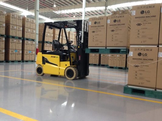 Hướng dẫn cách lái xe nâng an toàn đúng cách