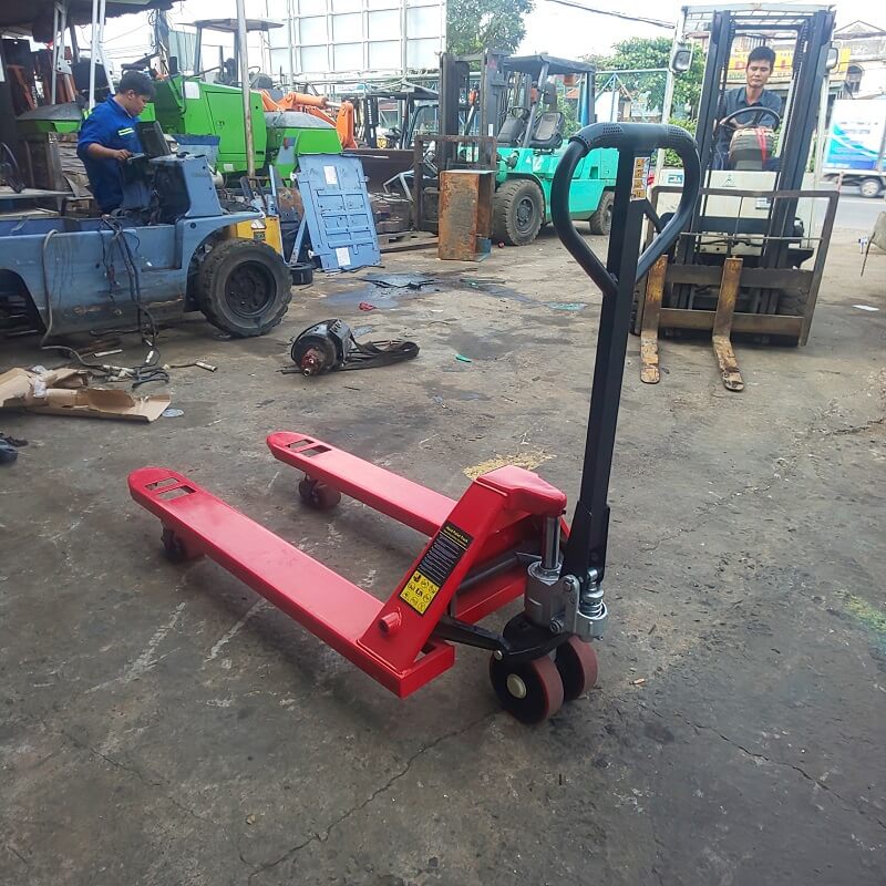 Một số lưu ý khi vận hành xe nâng tay