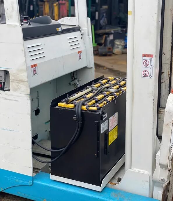 Cách xử lý xe nâng điện không chạy từ lỗi bình điện/ắc quy