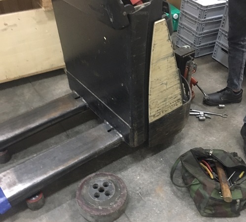 Sửa xe nâng điện Crown gồm những gì?