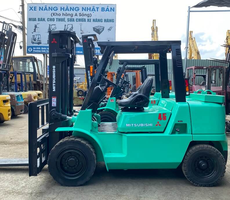 Xe nâng có côn không?