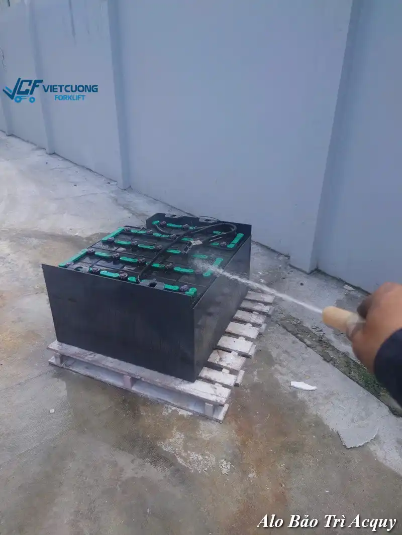 vệ sinh bình điện