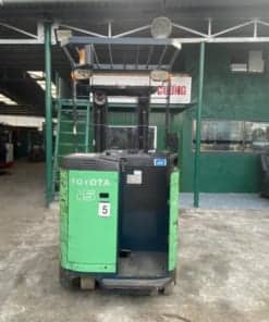 Xe nâng điện đứng lái cũ toyota