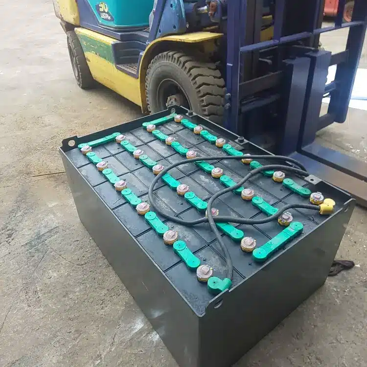 Sửa bình ắc quy xe nâng