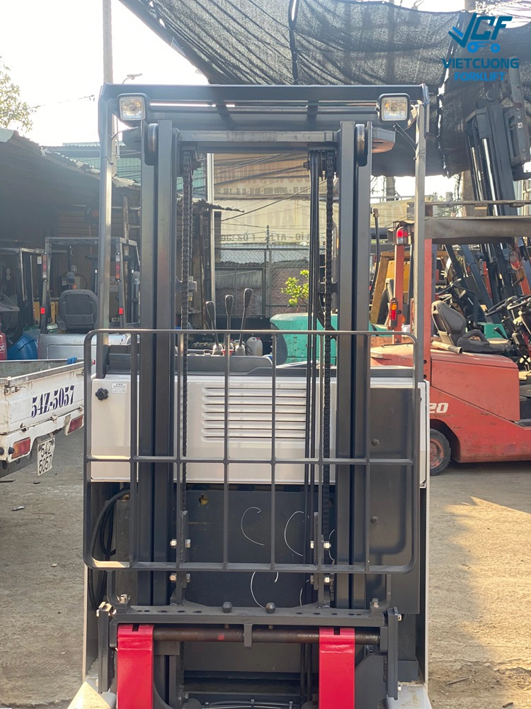 Xe nâng điện Nichiyu đứng lái