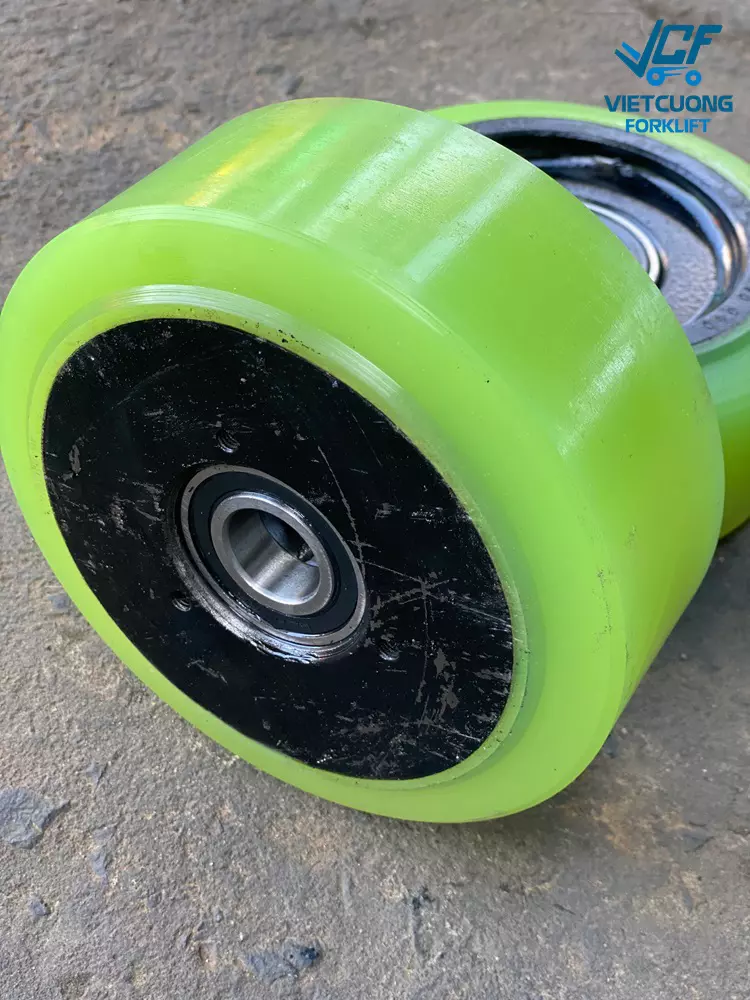 Bánh PU xe nâng điện