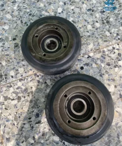 Bánh cao su xe nâng đứng lái Komatsu