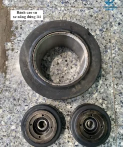 Bánh cao su xe nâng đứng lái Komatsu