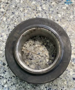 Bánh cao su xe nâng đứng lái Komatsu