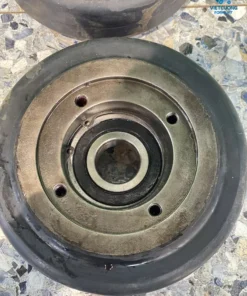 Bánh cao su xe nâng đứng lái Komatsu