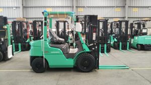 Tìm hiểu khái niệm xe nâng dầu và những loại xe nâng phổ biến