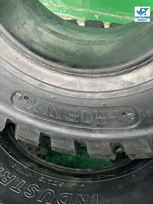 Lop dac Phoenix 600-9 xe nang