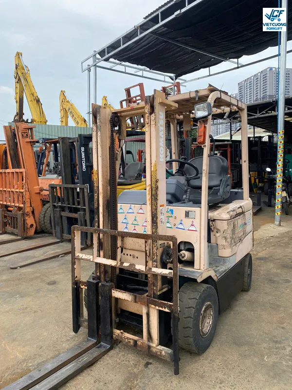 xe nang dien ngoi lai Komatsu FB15EX-11 cao 3m