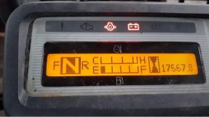 Khi nào đèn báo lỗi xe nâng Komatsu hoạt động?